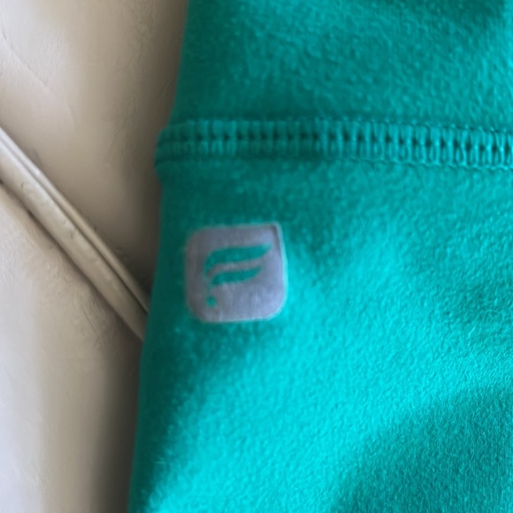 Fabletics green capri pants size M - Picture 3 of 3